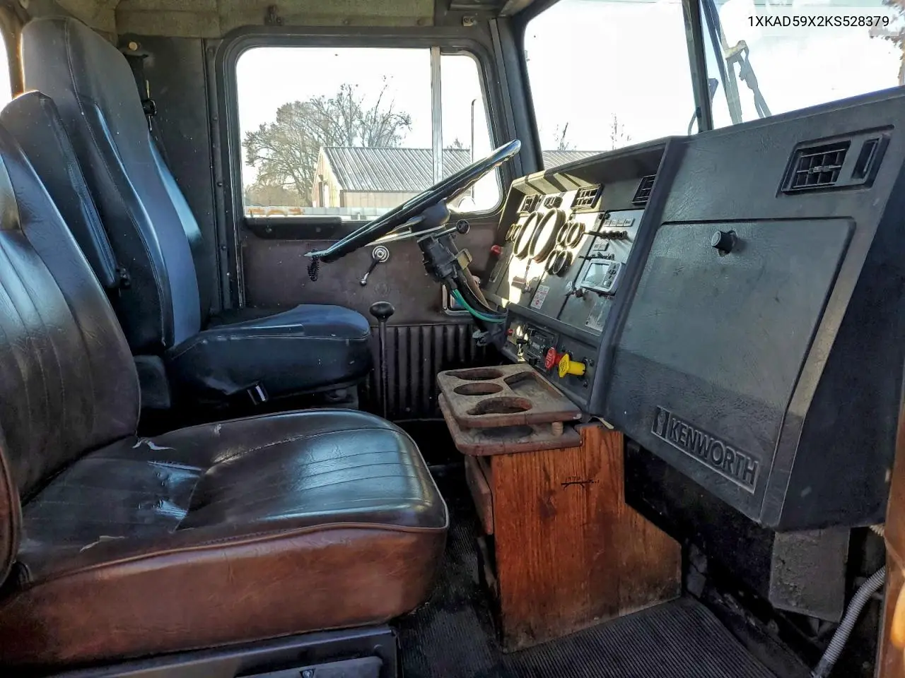 1989 Kenworth T600 - Semi Truck VIN: 1XKAD59X2KS528379 Lot: 96276825