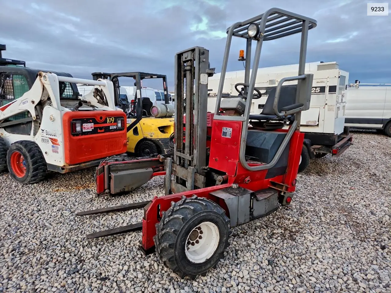 1999 Moffett Forklift - Forklift VIN: 9233 Lot: 95615635