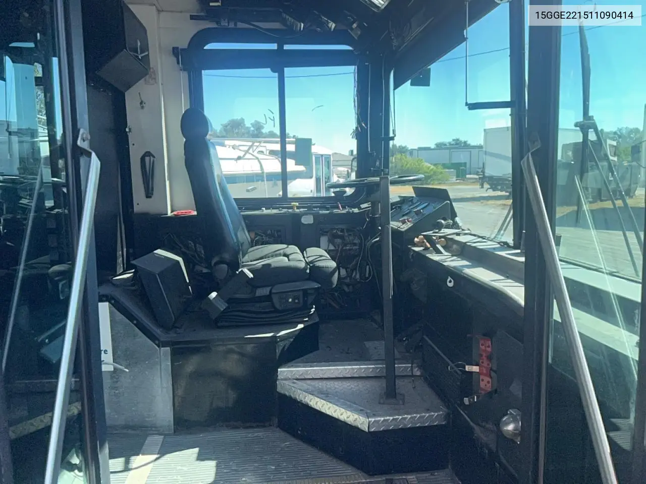15GGE221511090414 2001 Gillig Transit Bus Low