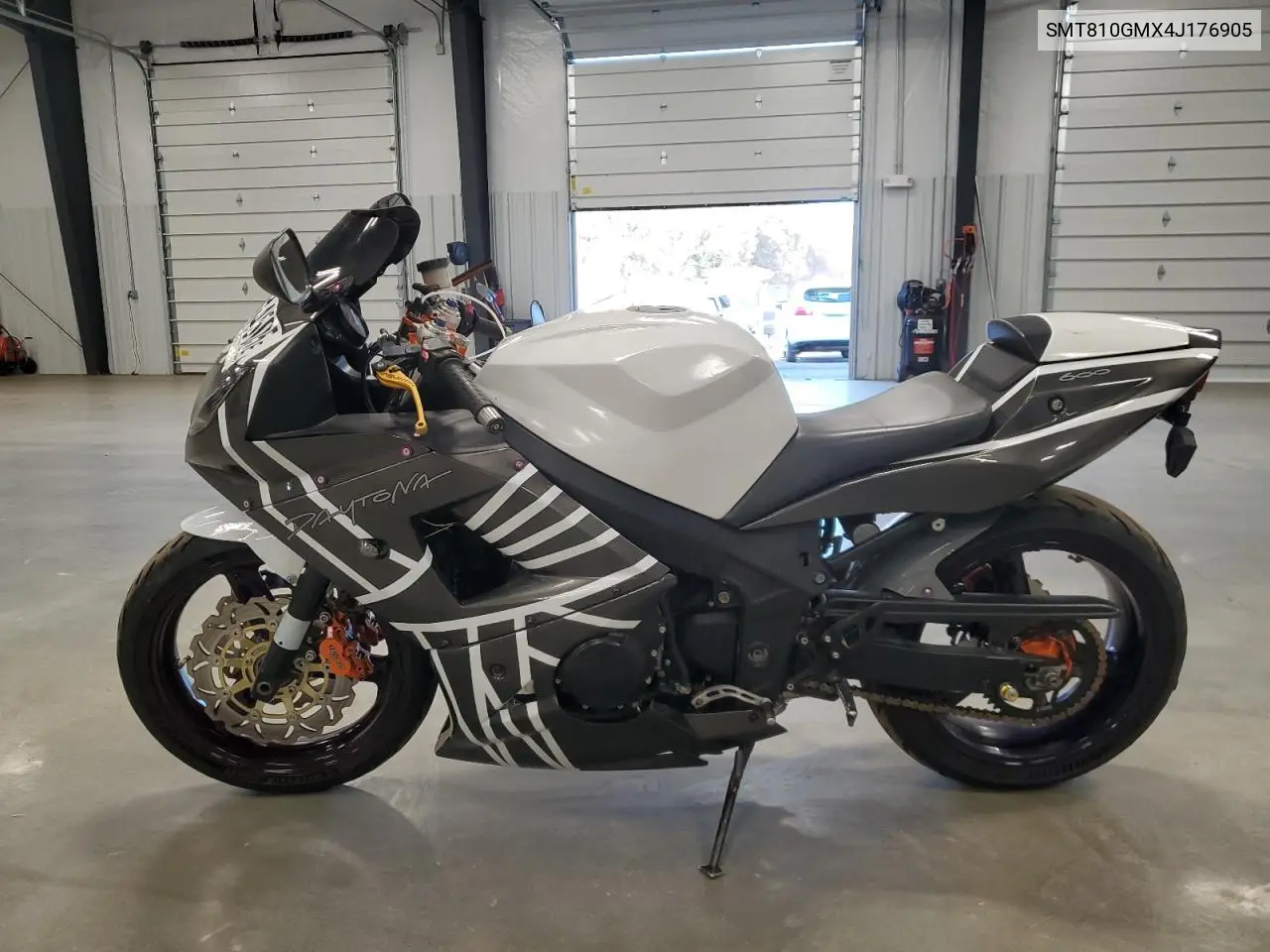 SMT810GMX4J176905 2004 Triumph Daytona 600