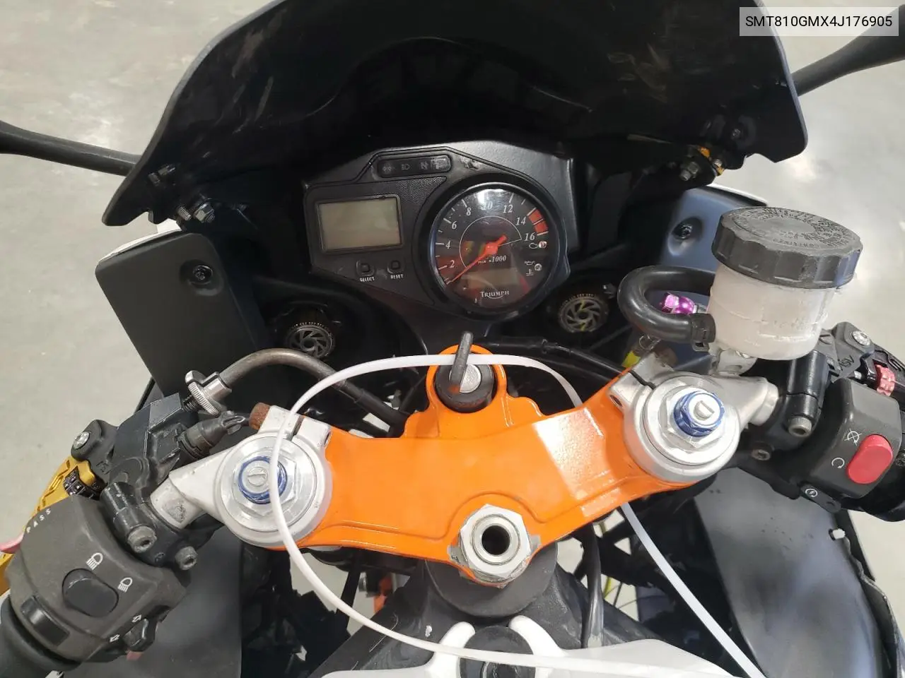 SMT810GMX4J176905 2004 Triumph Daytona 600