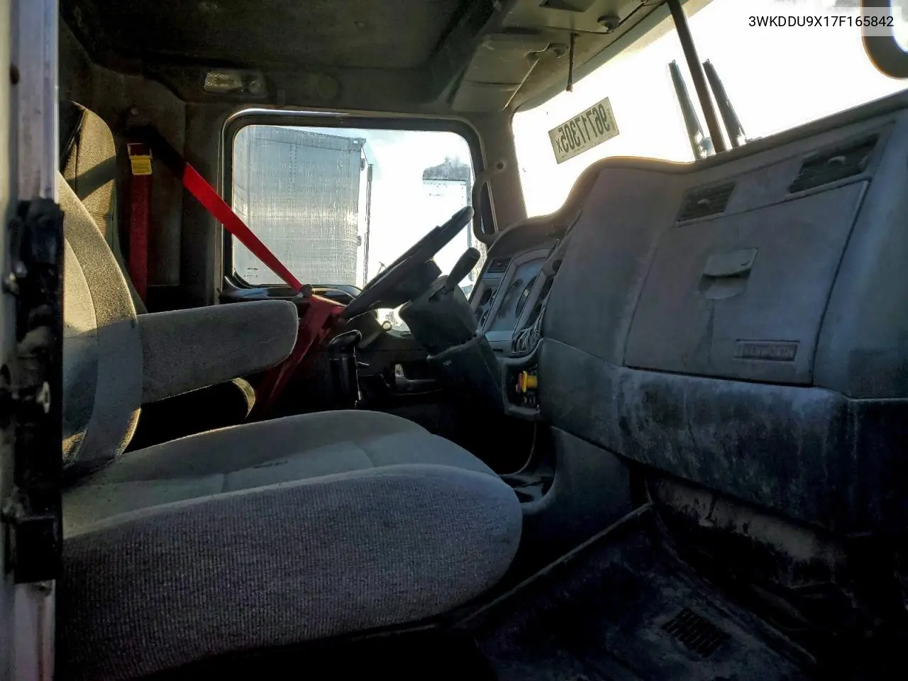 2007 Kenworth Constructi - Semi Truck VIN: 3WKDDU9X17F165842 Lot: 96717305