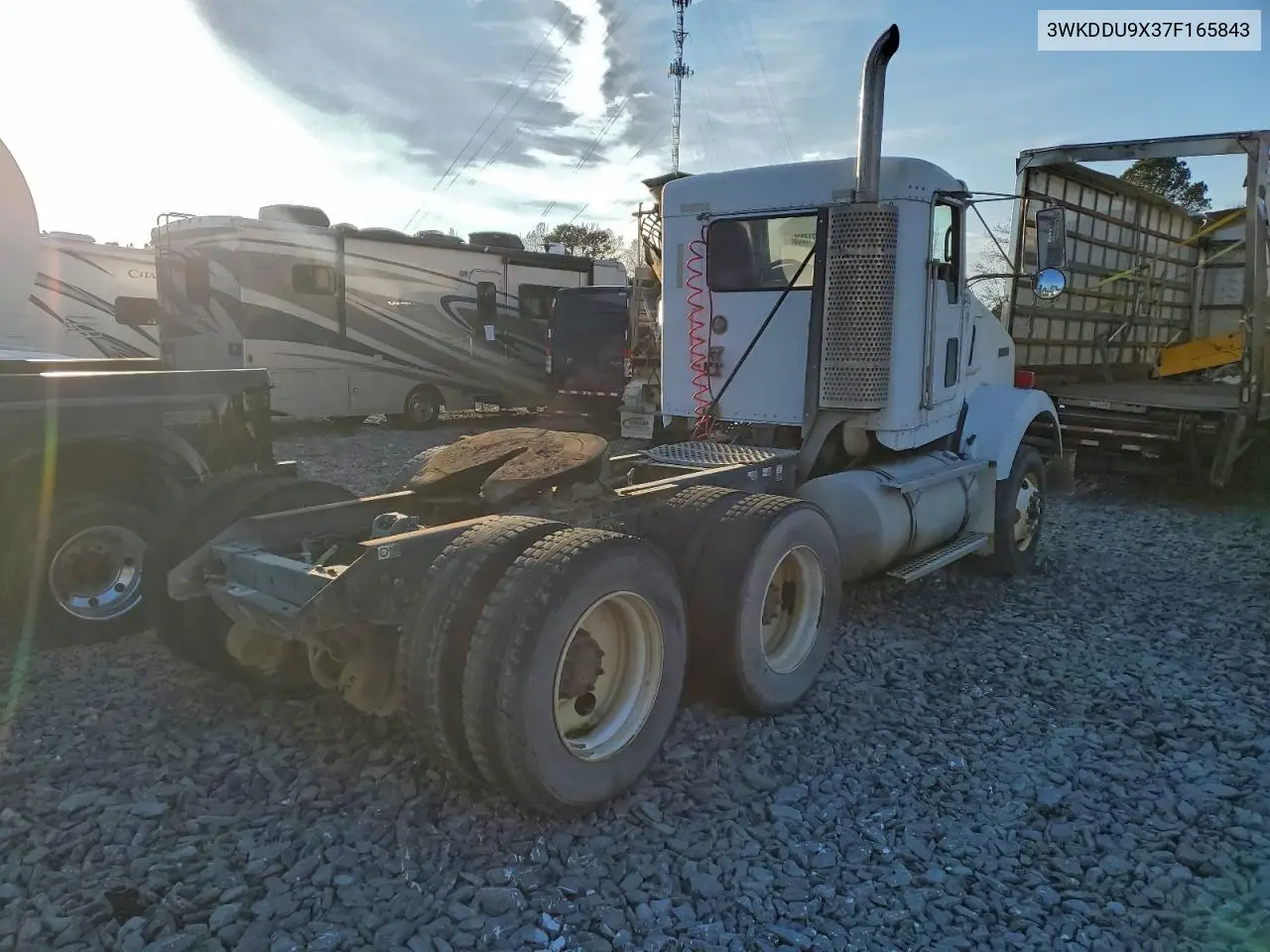 2007 Kenworth Construct - Semi Truck VIN: 3WKDDU9X37F165843 Lot: 96718005