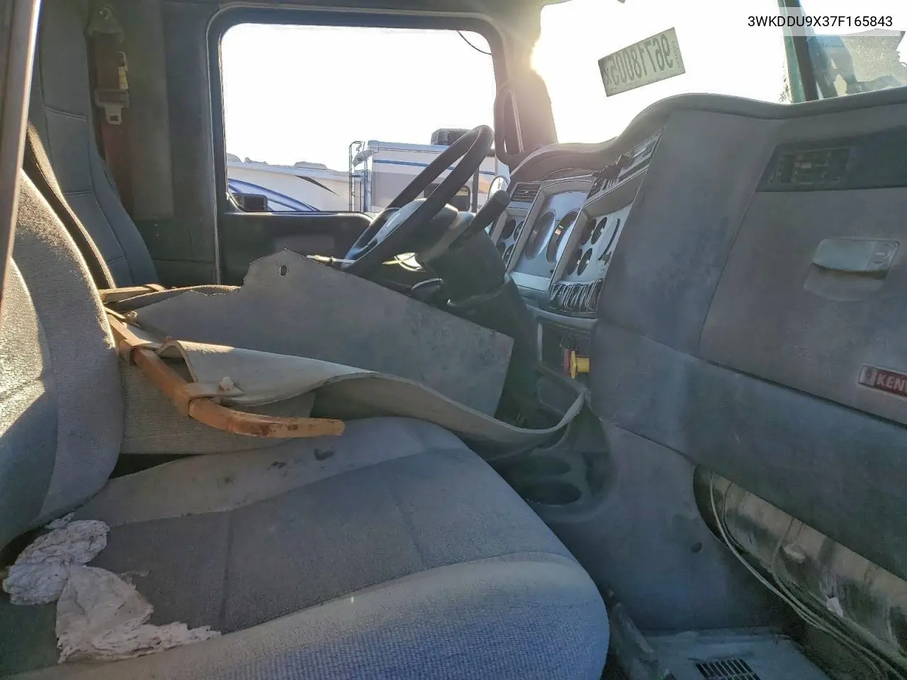 2007 Kenworth Construct - Semi Truck VIN: 3WKDDU9X37F165843 Lot: 96718005