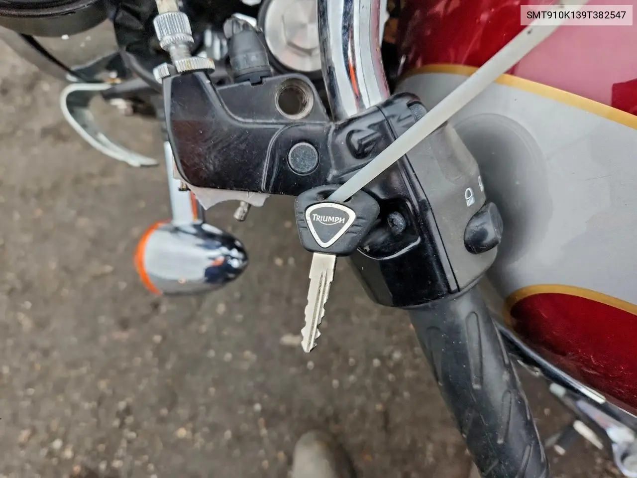 SMT910K139T382547 2009 Triumph Motorcycle Bonneville T