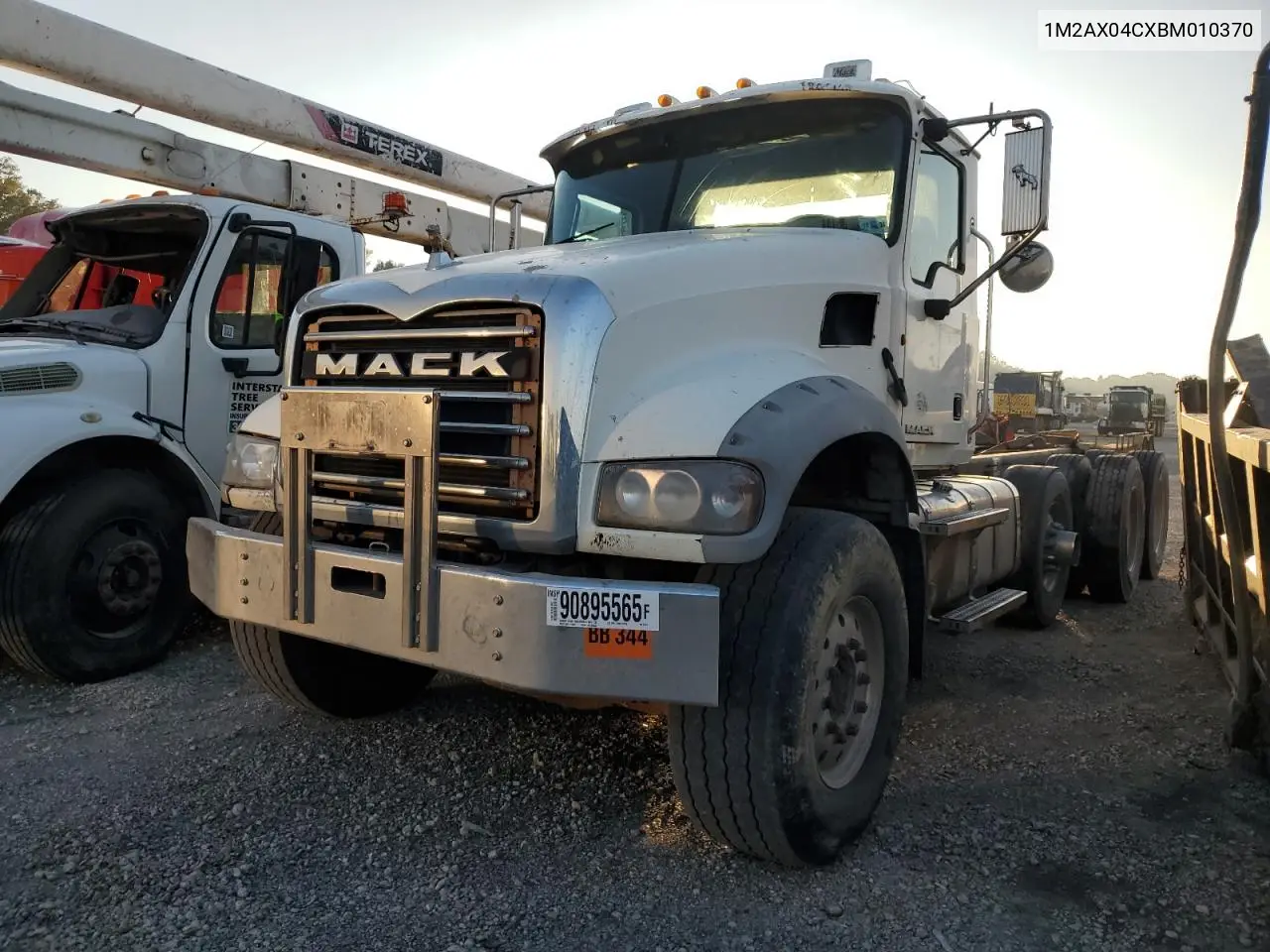 2011 Mack 700 Gu700 VIN: 1M2AX04CXBM010370 Lot: 90895565