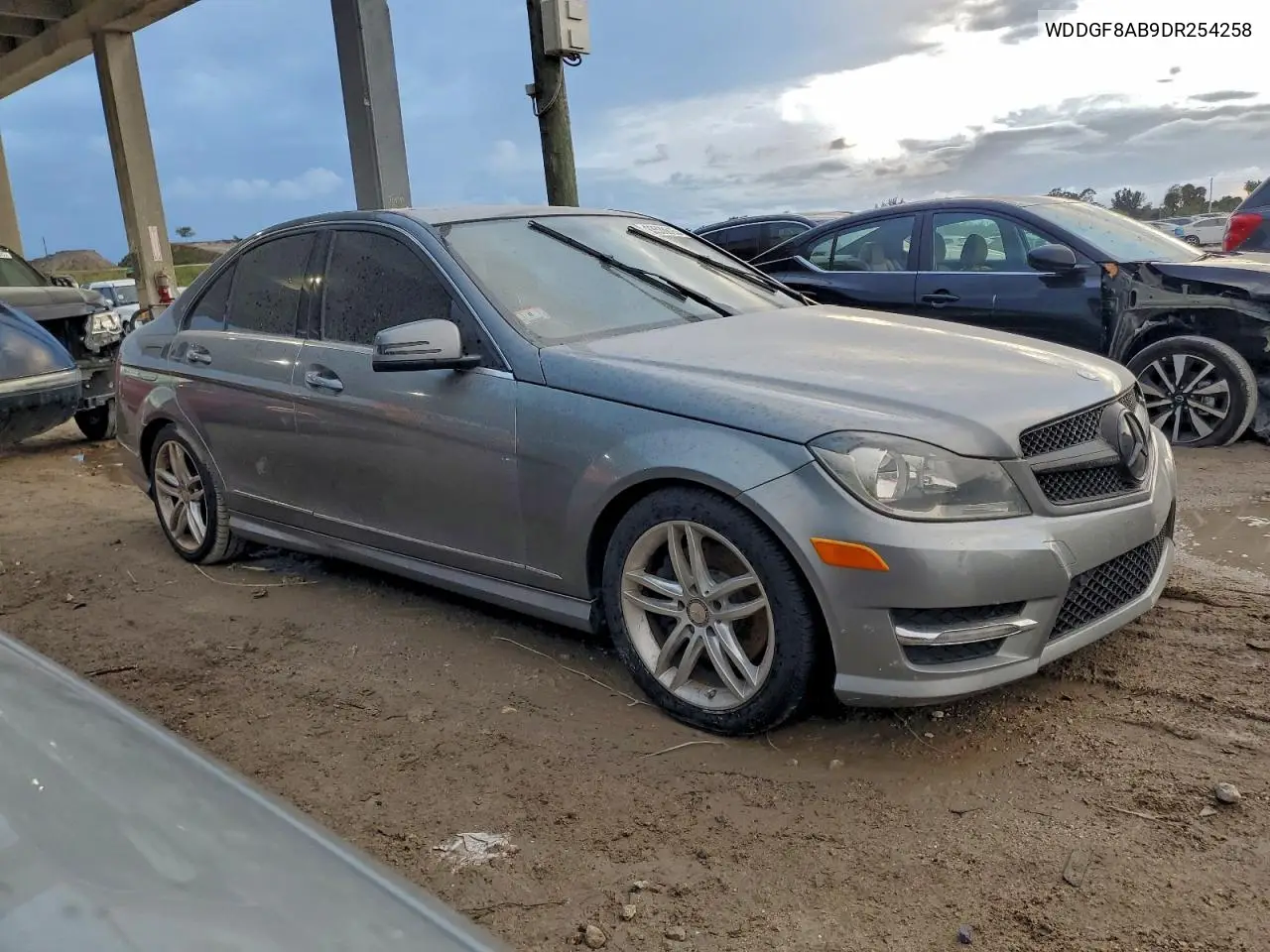 WDDGF8AB9DR254258 2013 Merz C 300 4Mat