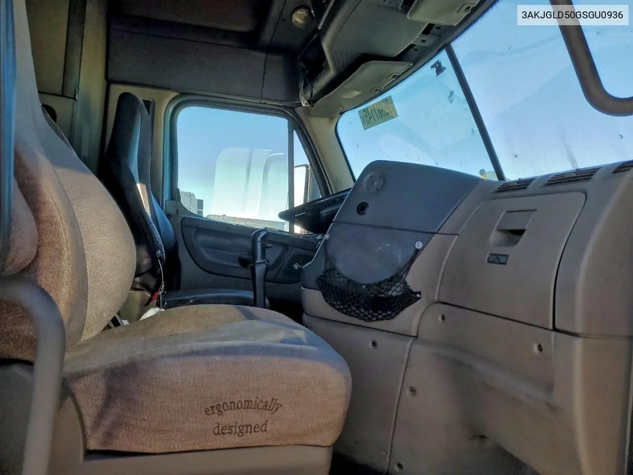 2016 Freightliner Cascadia 125 Semi Truck VIN: 3AKJGLD50GSGU0936 Lot: 95967145