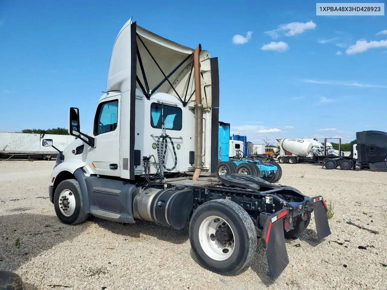 2017 Peterbilt 579 Semi Truck VIN: 1XPBA48X3HD428923 Lot: 71136065