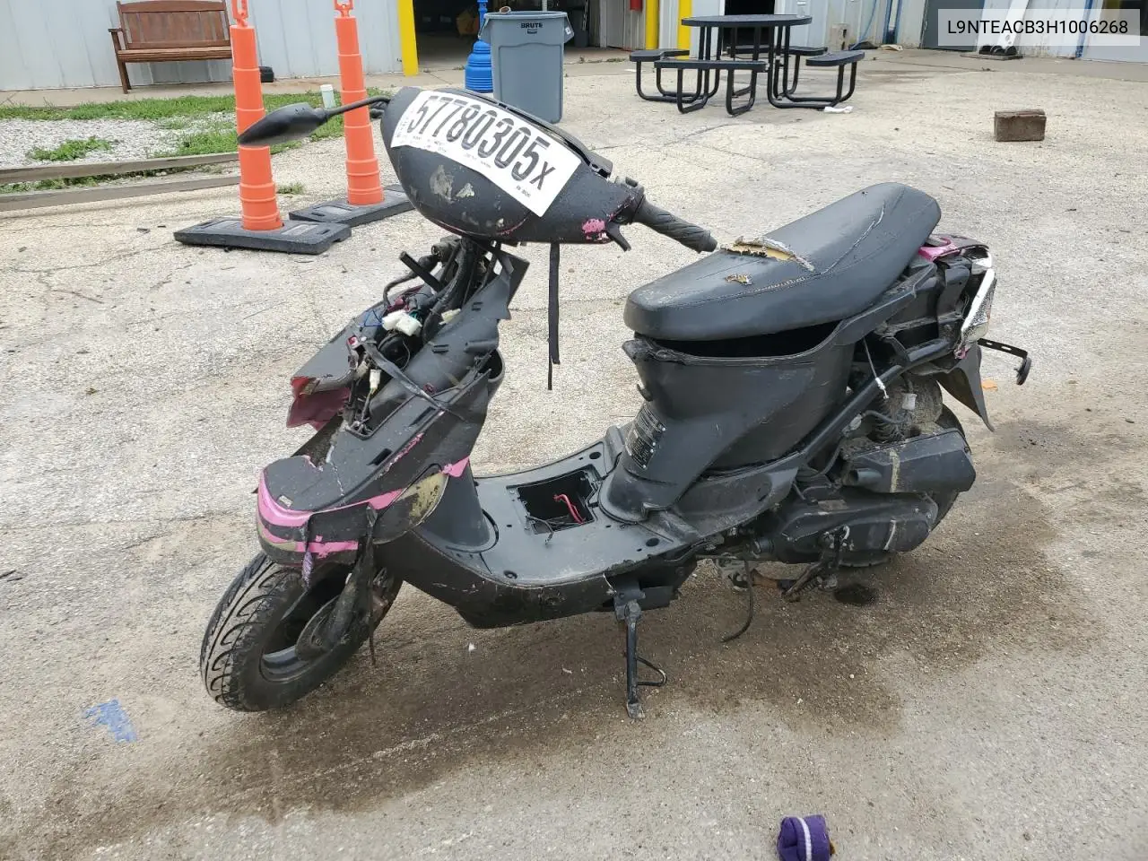 L9NTEACB3H1006268 2017 Tao Moped