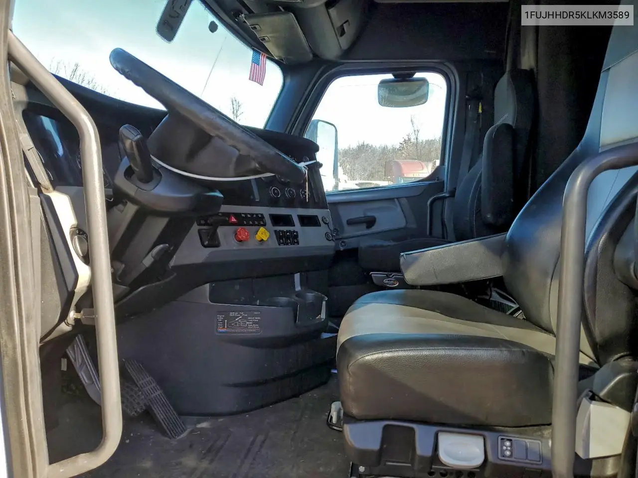 2019 Freightliner Cascadia 126 Semi Truck VIN: 1FUJHHDR5KLKM3589 Lot: 95800745