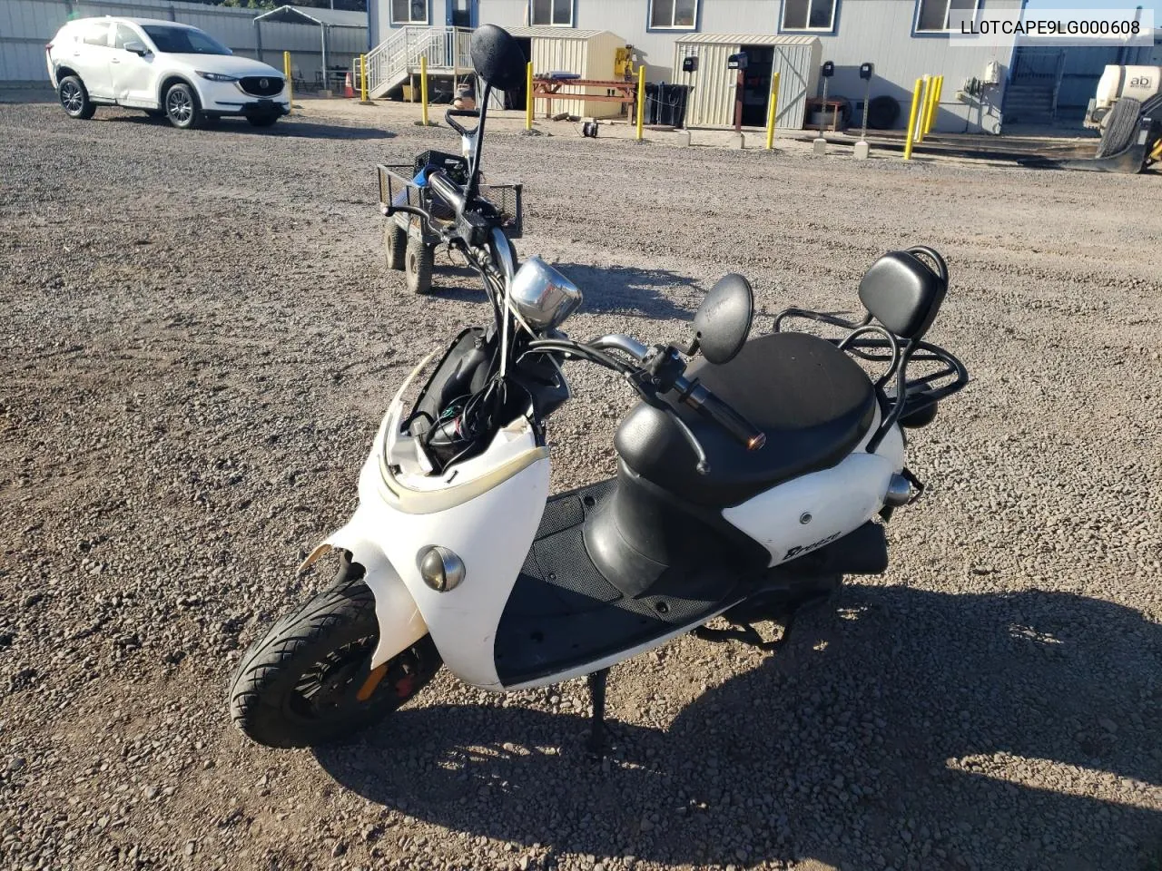 LL0TCAPE9LG000608 2020 Yong Moped