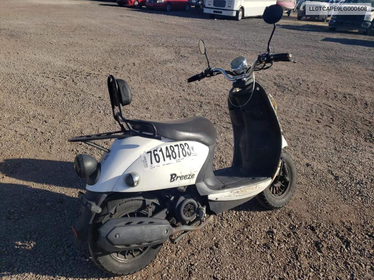 LL0TCAPE9LG000608 2020 Yong Moped