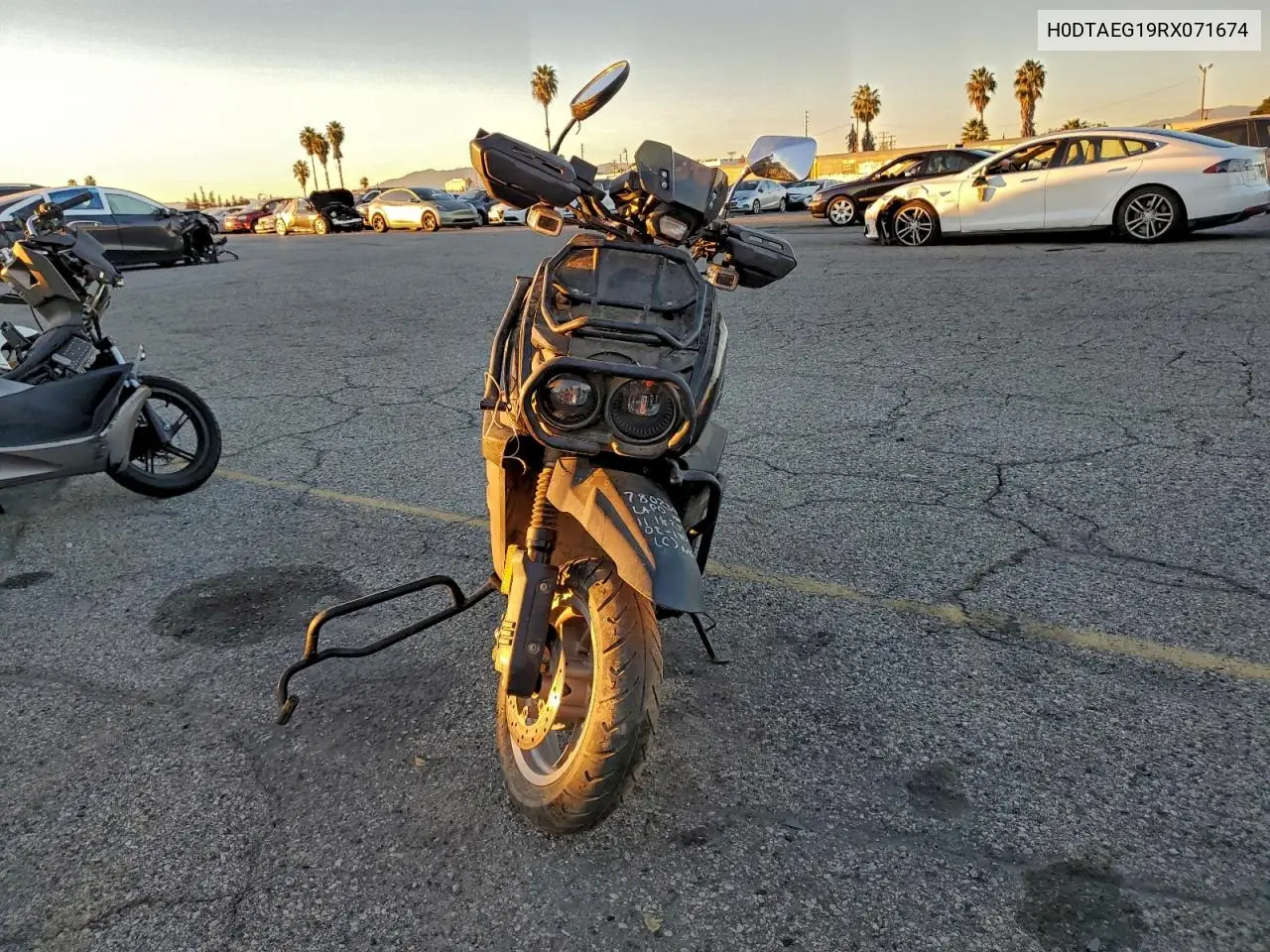 H0DTAEG19RX071674 2024 Quia Scooter
