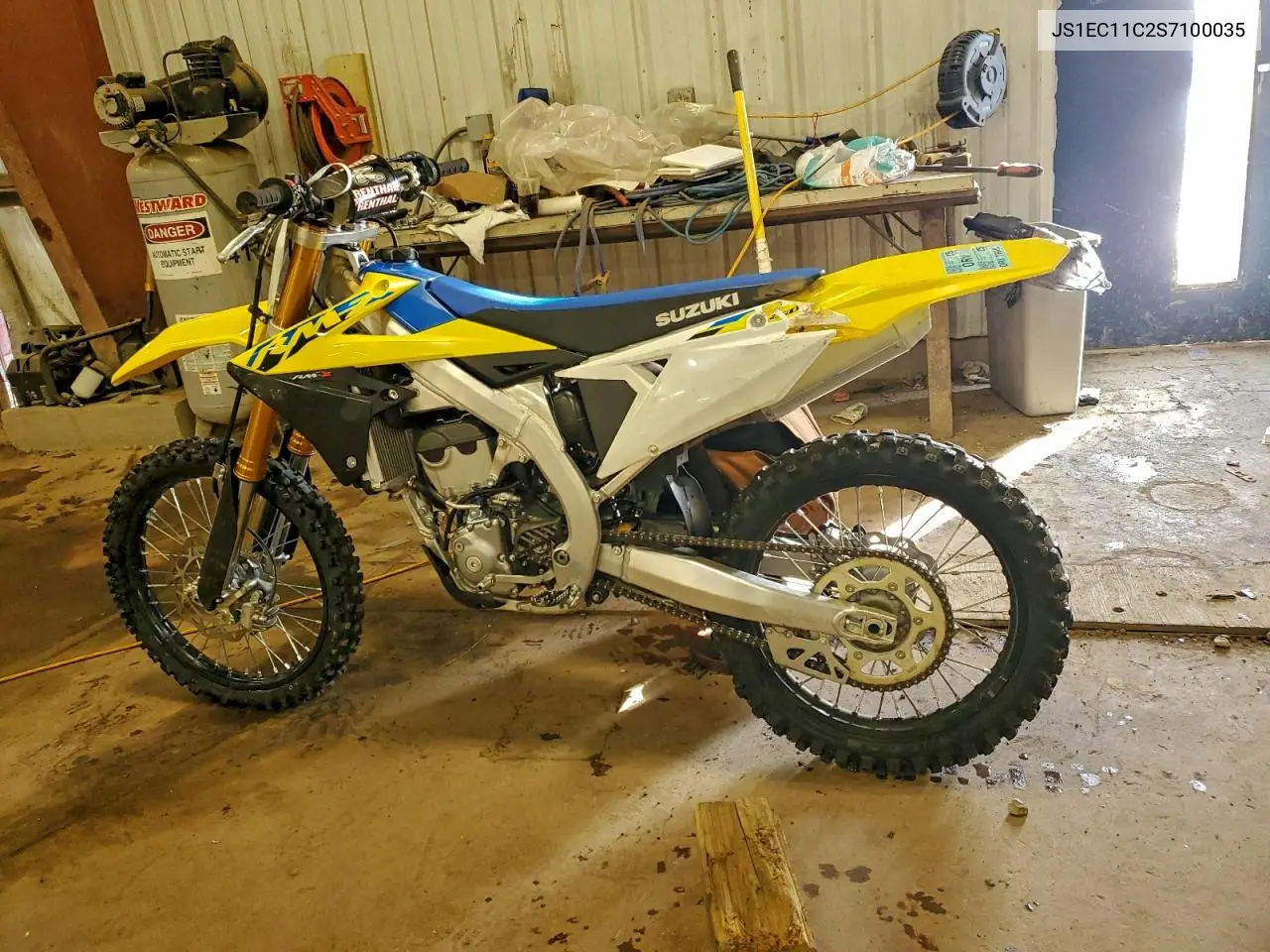 JS1EC11C2S7100035 2025 Suz Ki Rm Z 250