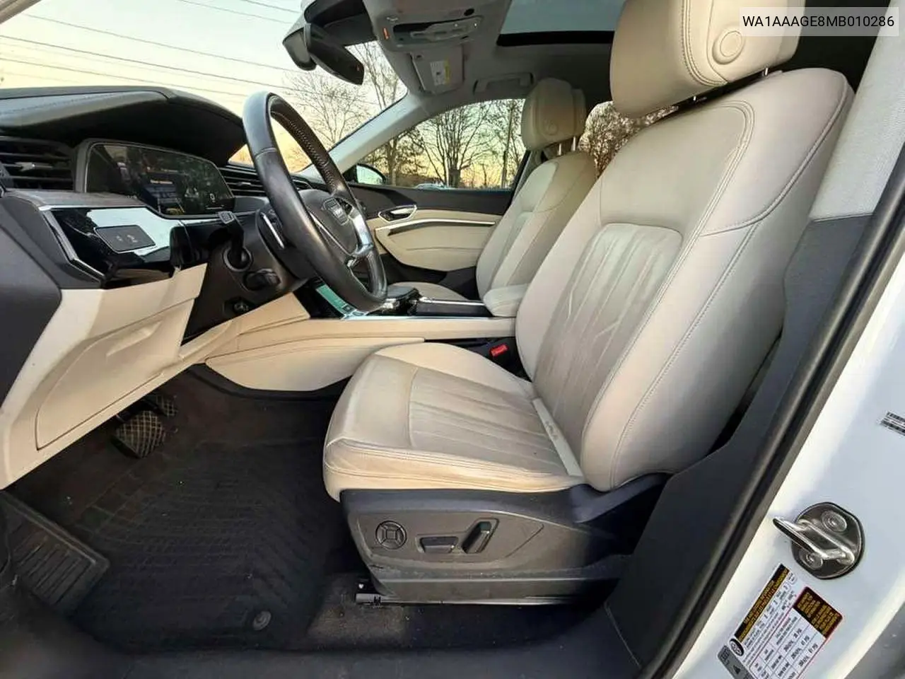 WA1AAAGE8MB010286 2021 Audi E-Tron Premium