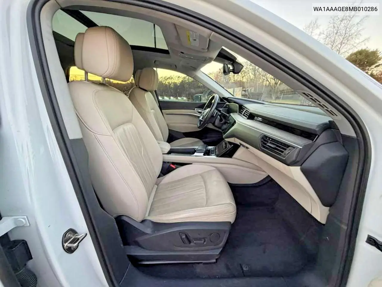 WA1AAAGE8MB010286 2021 Audi E-Tron Premium