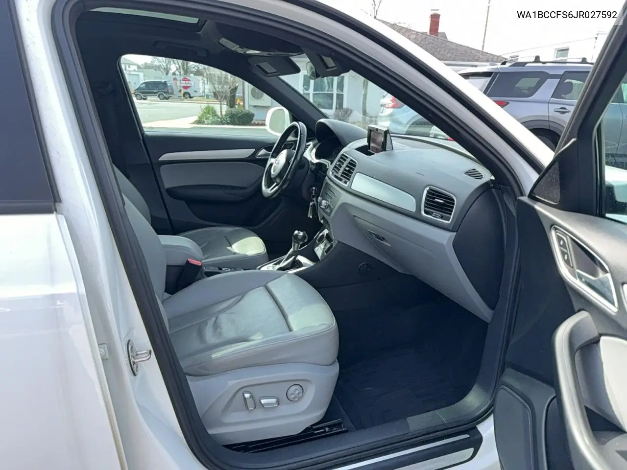 WA1BCCFS6JR027592 2018 Audi Q3 Premium