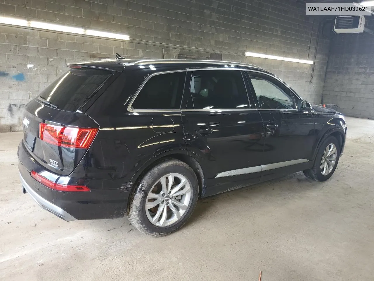 WA1LAAF71HD039621 2017 Audi Q7 Premium Plus