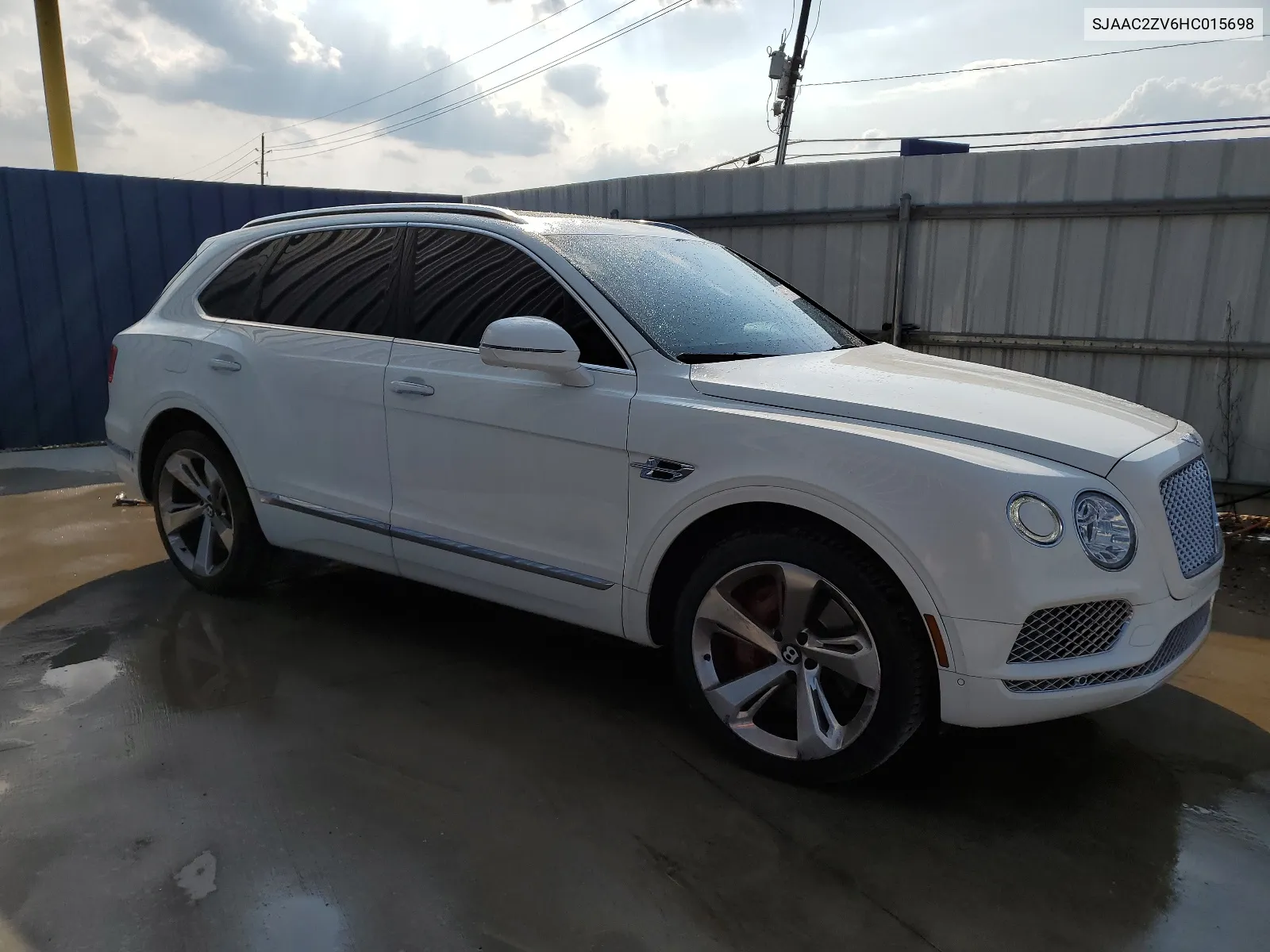 SJAAC2ZV6HC015698 2017 Bentley Bentayga