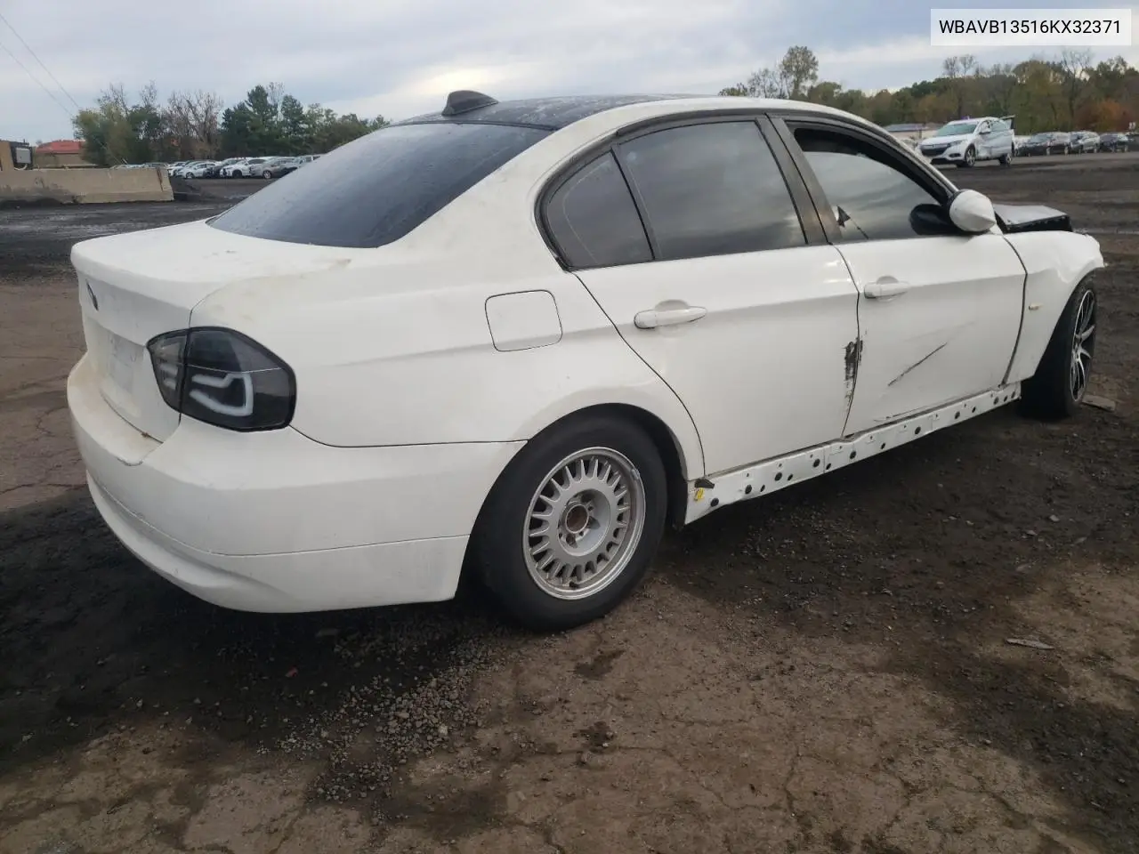 WBAVB13516KX32371 2006 BMW 325 I