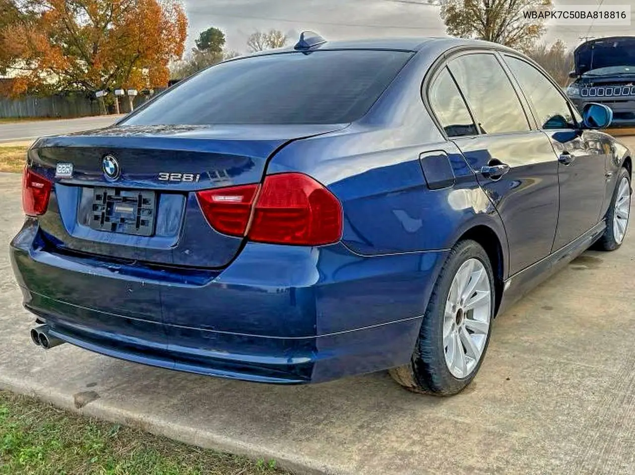 WBAPK7C50BA818816 2011 BMW 328 Xi