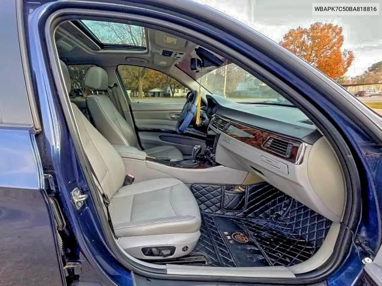 WBAPK7C50BA818816 2011 BMW 328 Xi