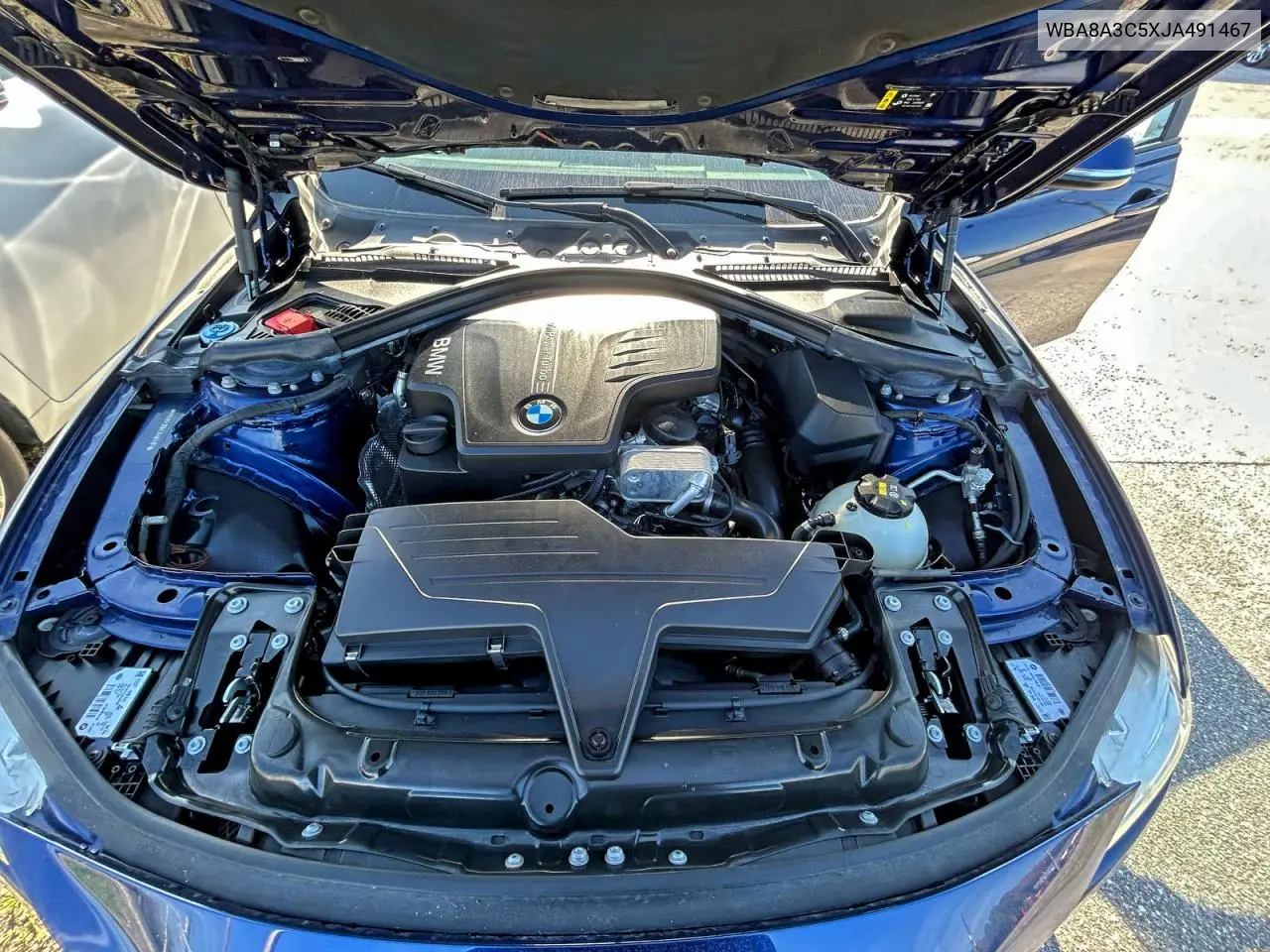 WBA8A3C5XJA491467 2018 BMW 320 Xi