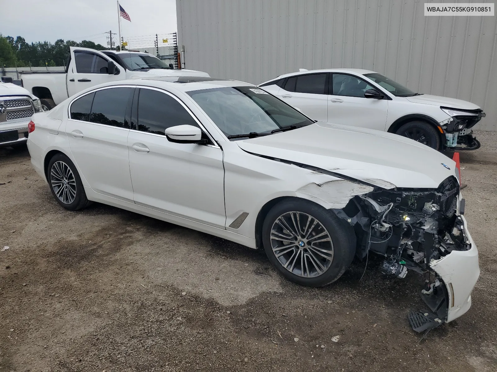 WBAJA7C55KG910851 2019 BMW 530 Xi