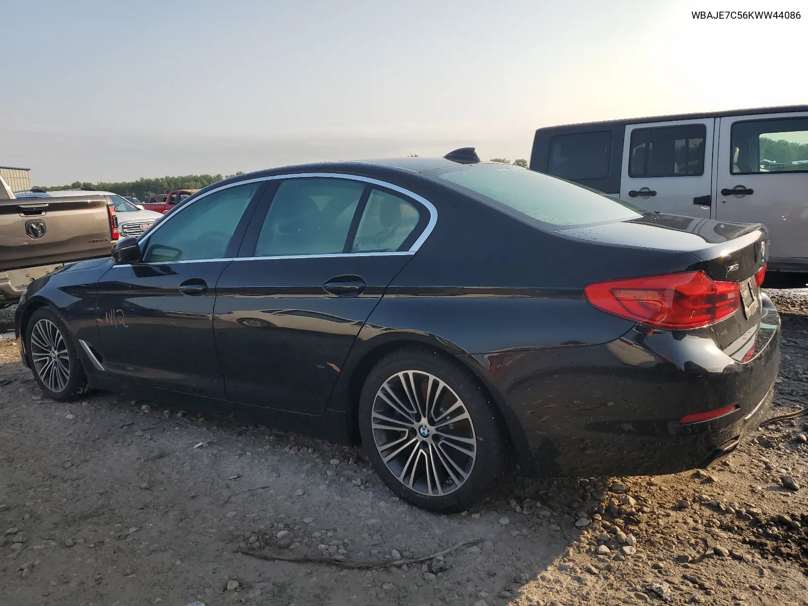 WBAJE7C56KWW44086 2019 BMW 540 Xi