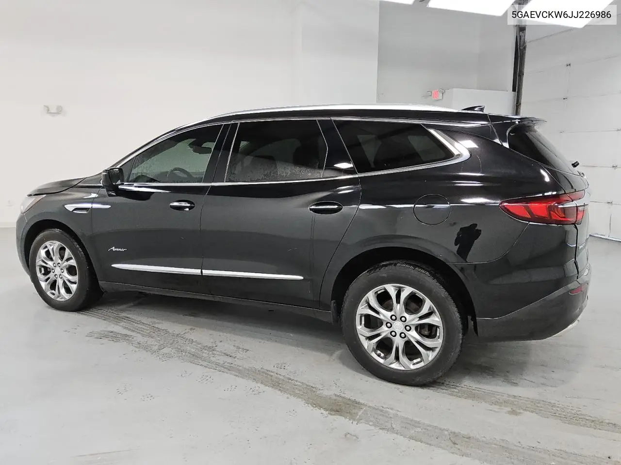 5GAEVCKW6JJ226986 2018 Buick Enclave Avenir