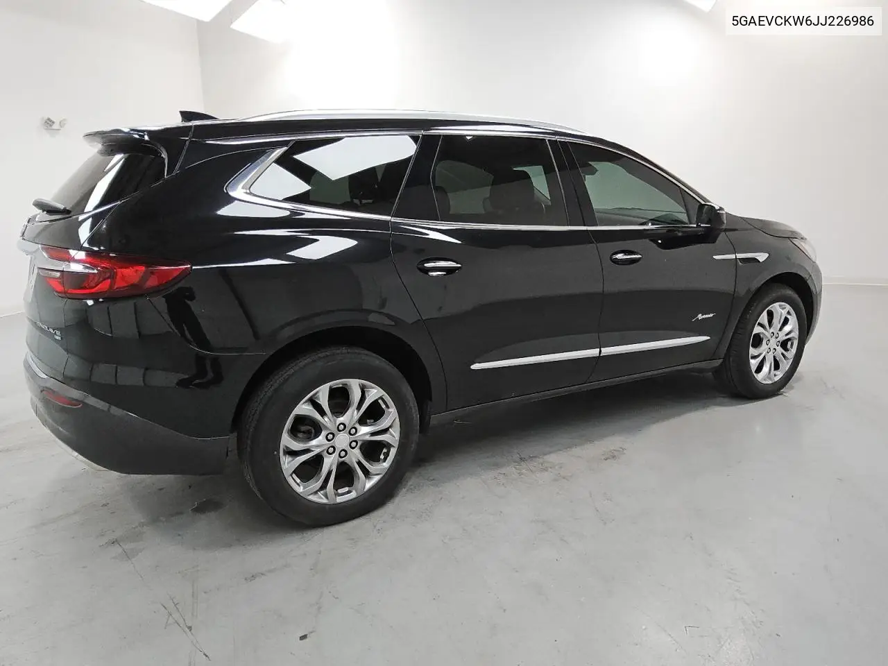 5GAEVCKW6JJ226986 2018 Buick Enclave Avenir