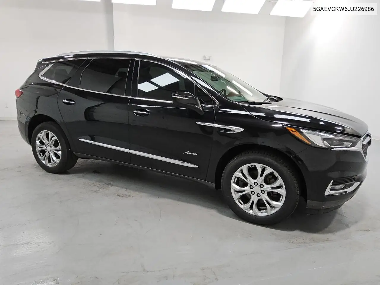 5GAEVCKW6JJ226986 2018 Buick Enclave Avenir
