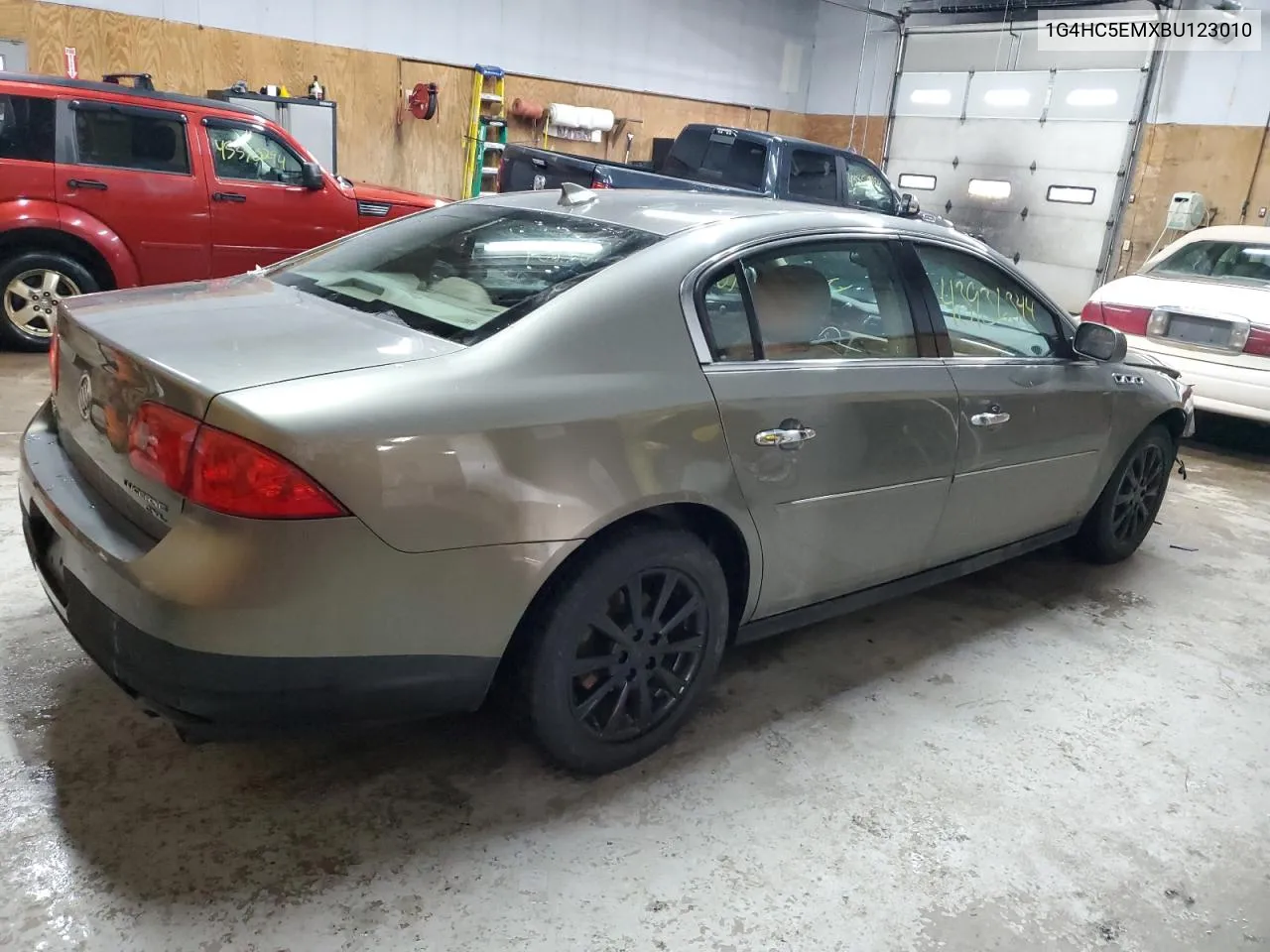 1G4HC5EMXBU123010 2011 Buick Lucerne Cxl