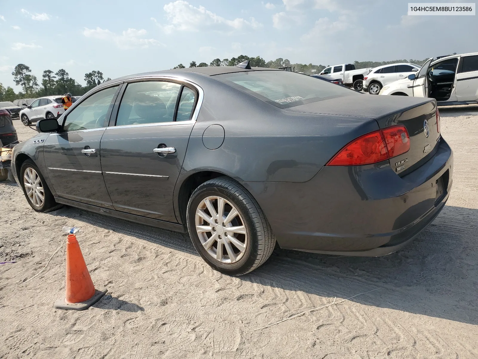 1G4HC5EM8BU123586 2011 Buick Lucerne Cxl