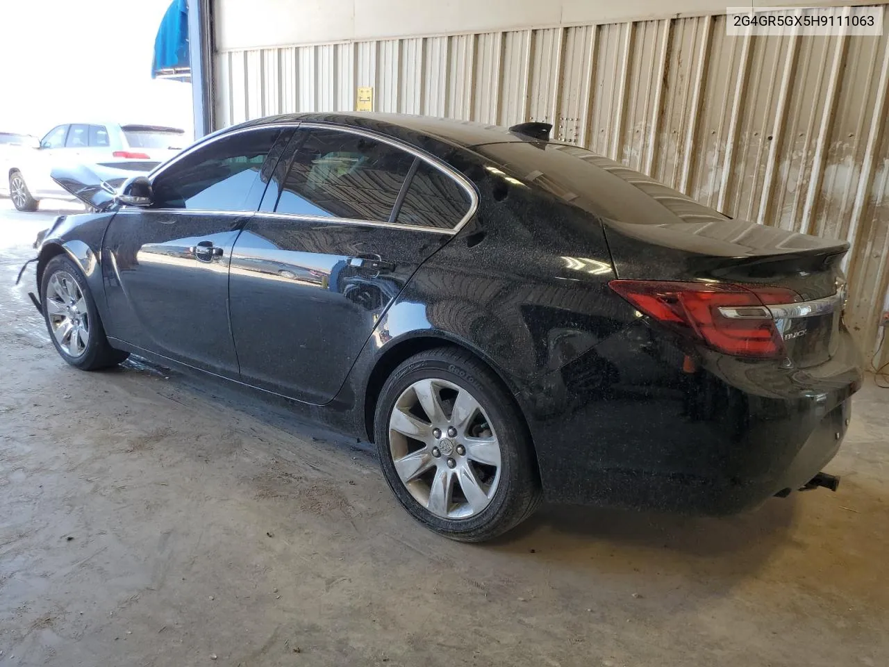 2G4GR5GX5H9111063 2017 Buick Regal Premium