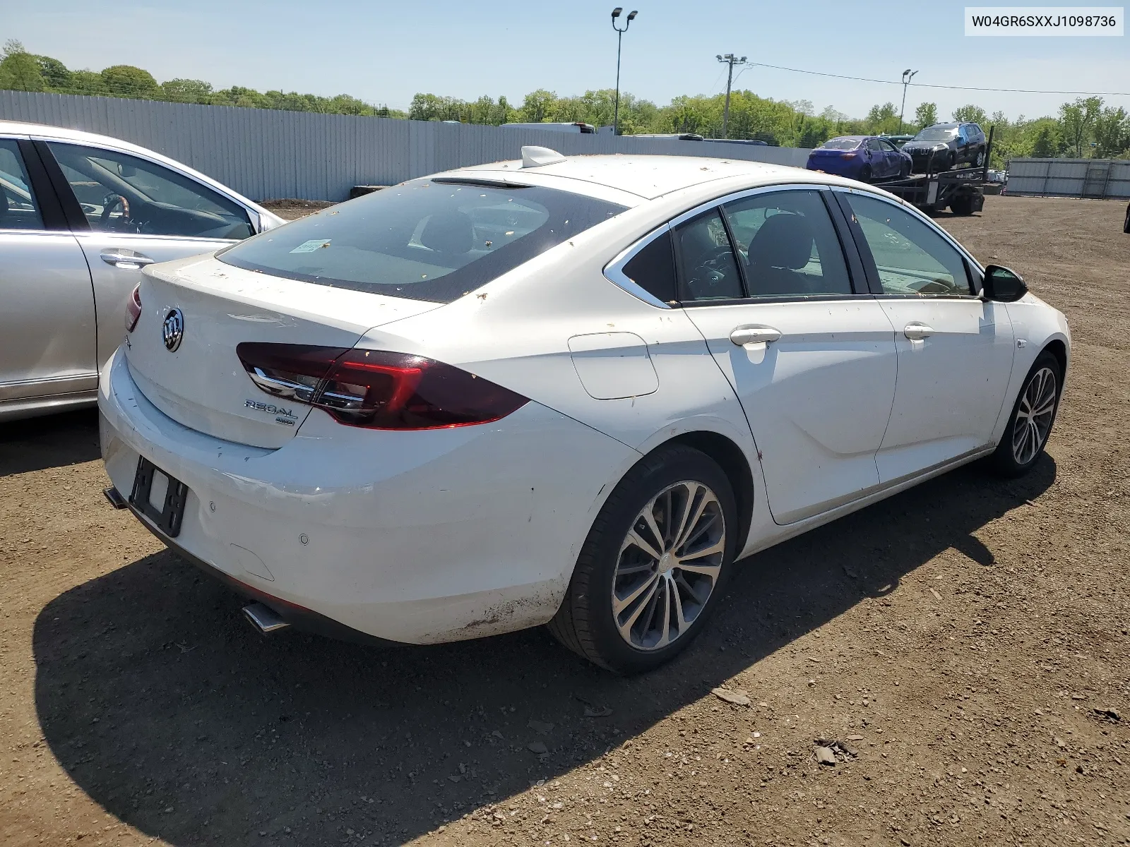 W04GR6SXXJ1098736 2018 Buick Regal Essence