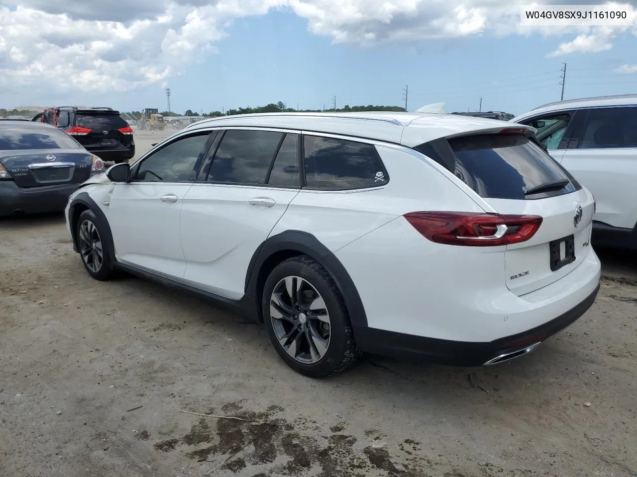 2018 Buick Regal Tourx Essence VIN: W04GV8SX9J1161090 Lot: 52802884