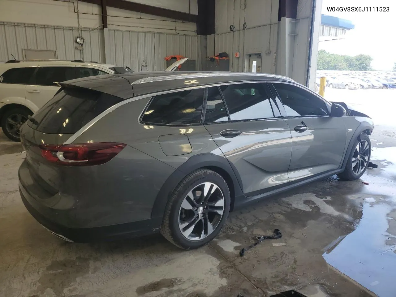 2018 Buick Regal Tourx Essence VIN: W04GV8SX6J1111523 Lot: 62697874