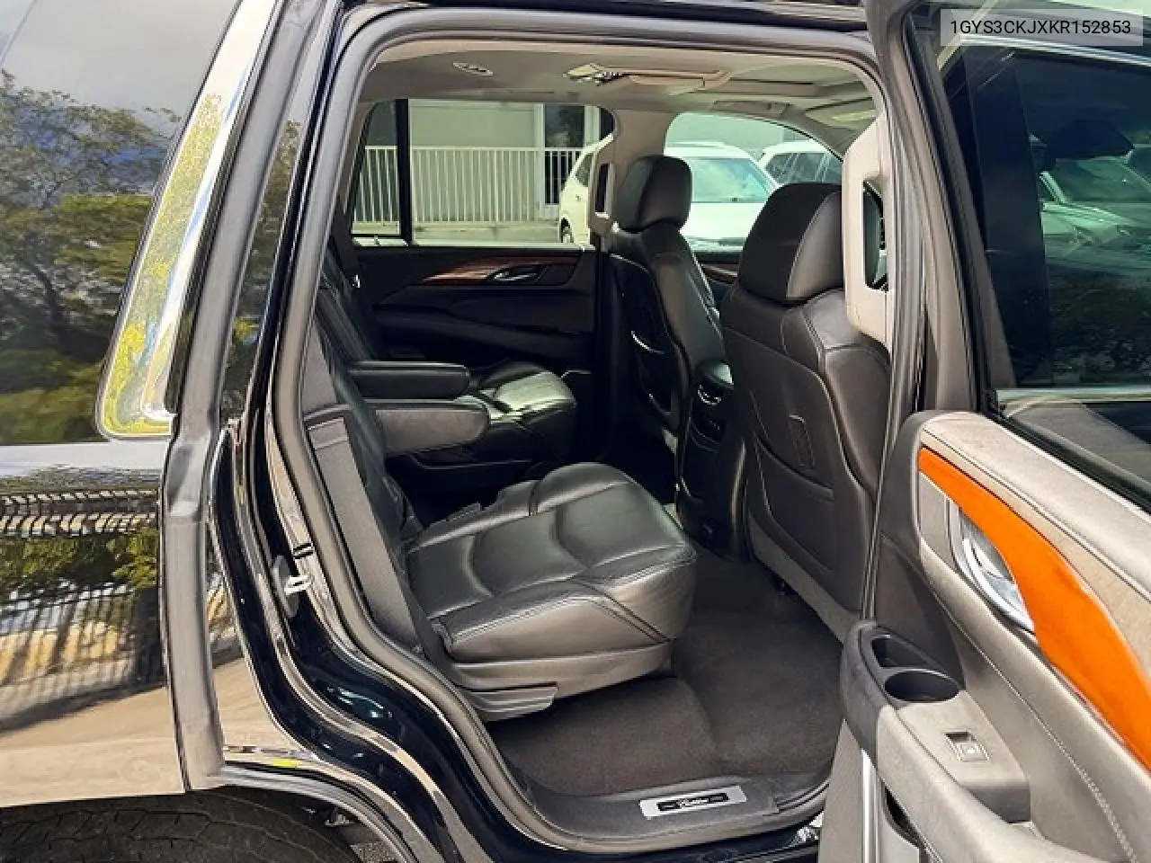 1GYS3CKJXKR152853 2019 Cadillac Escalade Premium Luxury