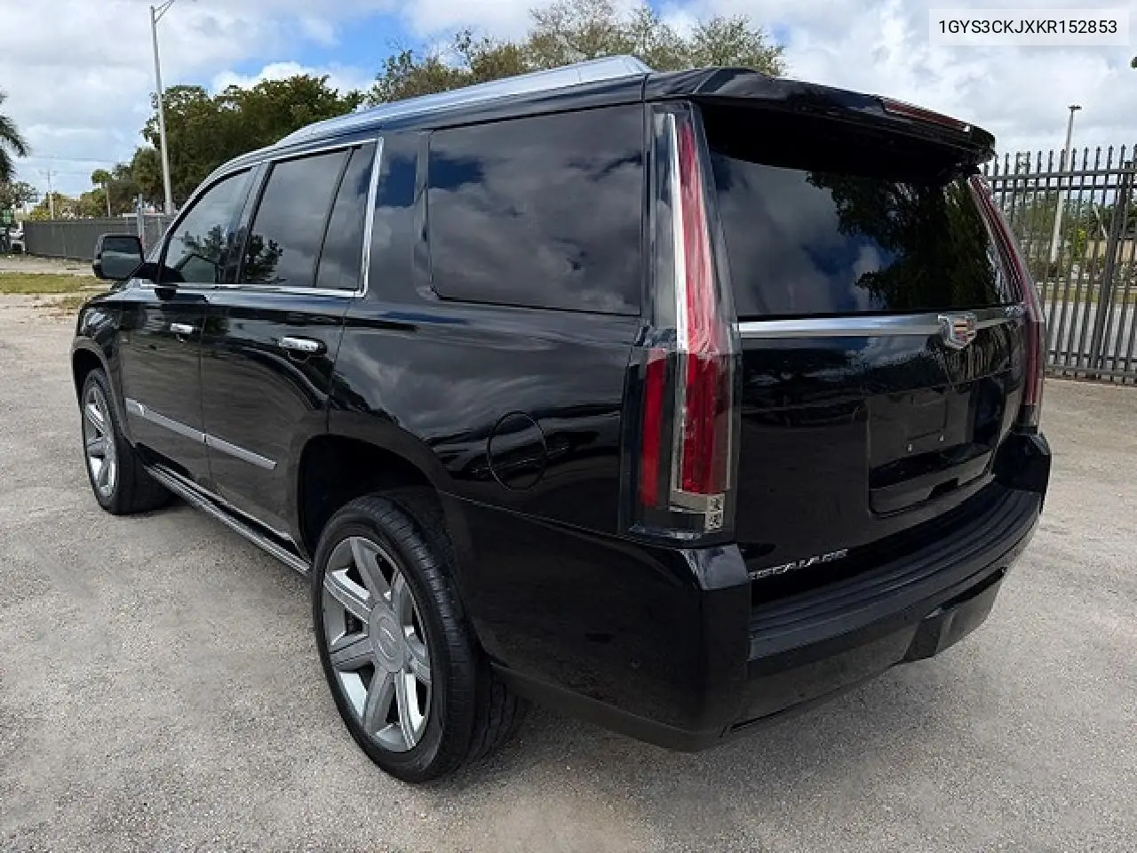 1GYS3CKJXKR152853 2019 Cadillac Escalade Premium Luxury