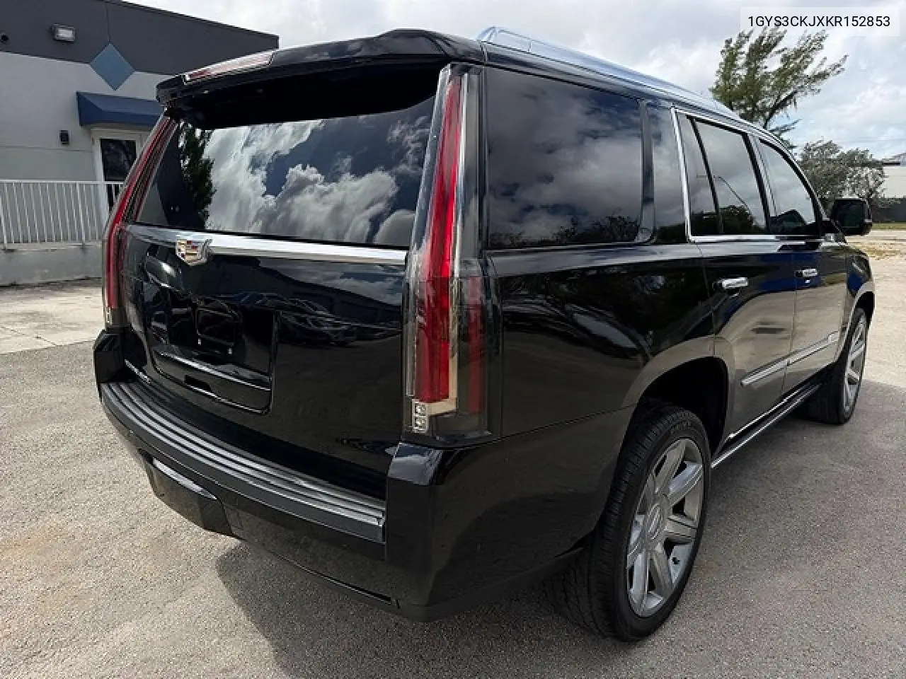 1GYS3CKJXKR152853 2019 Cadillac Escalade Premium Luxury