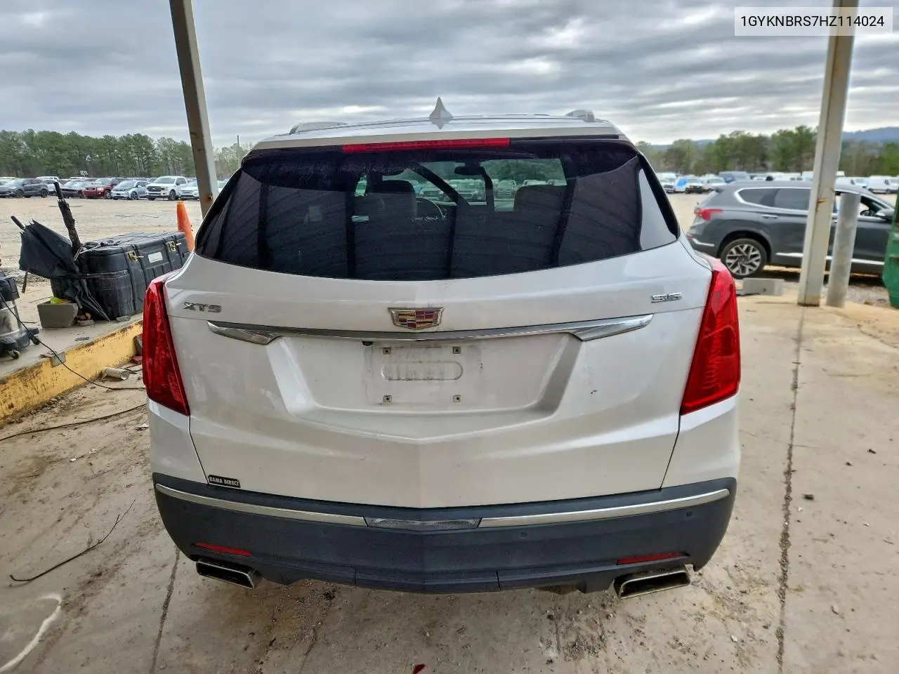 1GYKNBRS7HZ114024 2017 Cadillac Xt5 Luxury