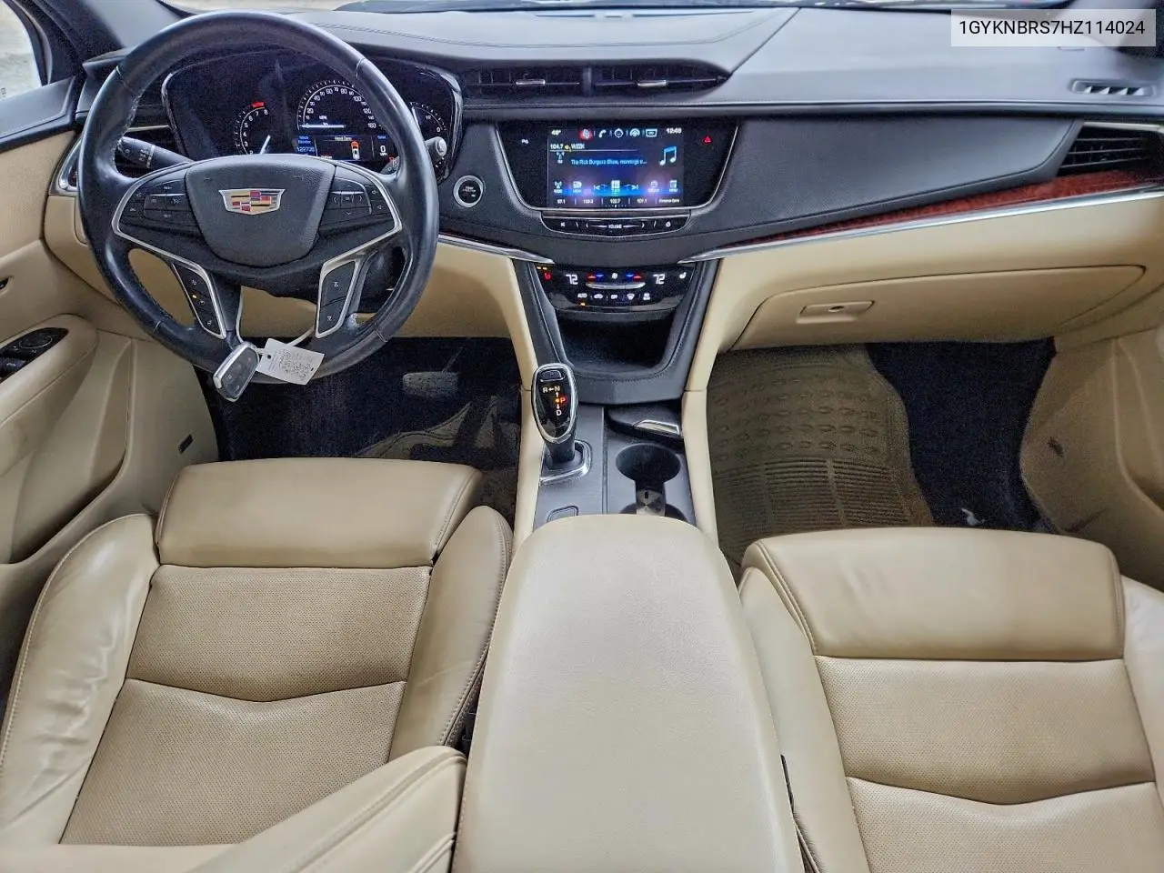 1GYKNBRS7HZ114024 2017 Cadillac Xt5 Luxury
