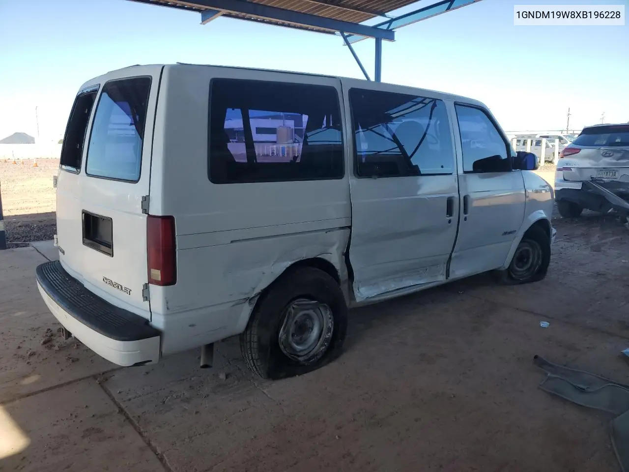 1GNDM19W8XB196228 1999 Chevrolet Astro