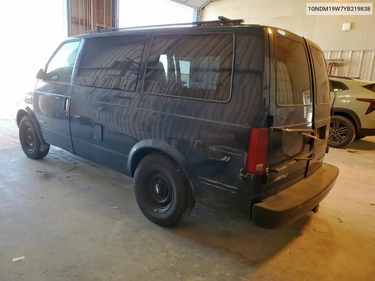 1GNDM19W7YB219838 2000 Chevrolet Astro