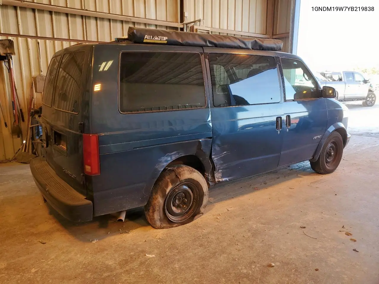 1GNDM19W7YB219838 2000 Chevrolet Astro