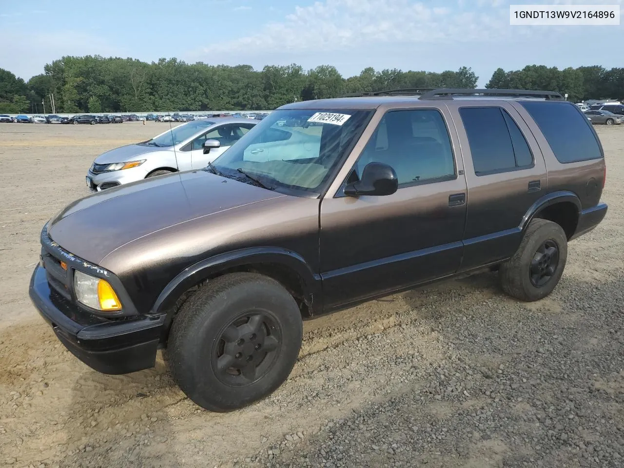 1997 Chevrolet Blazer VIN: 1GNDT13W9V2164896 Lot: 71029194