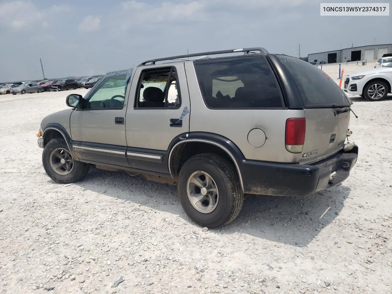 2000 Chevrolet Blazer VIN: 1GNCS13W5Y2374317 Lot: 55183374