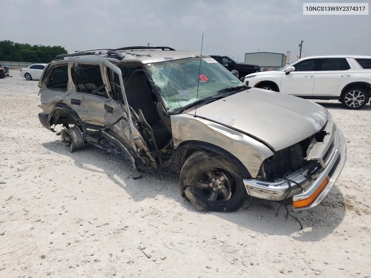 2000 Chevrolet Blazer VIN: 1GNCS13W5Y2374317 Lot: 55183374